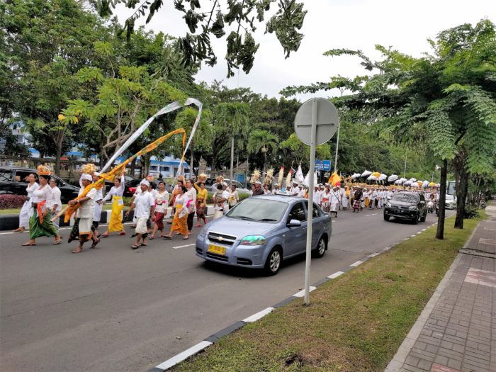 Bali temple traffic